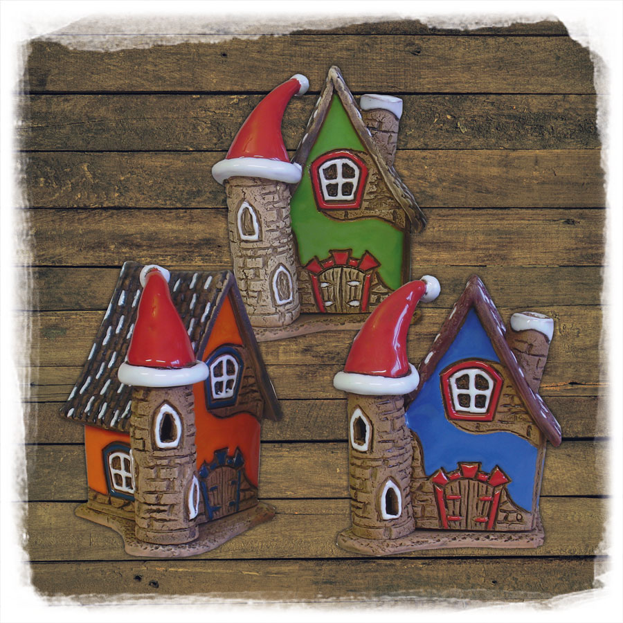 Keramik Räucherhaus mit Weihnachtsmütze